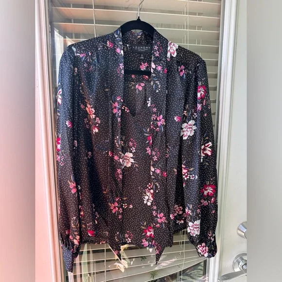Laundry by Shelli Segal $89 Black Floral V-neck Tie Blouse - Picture 4 of 10